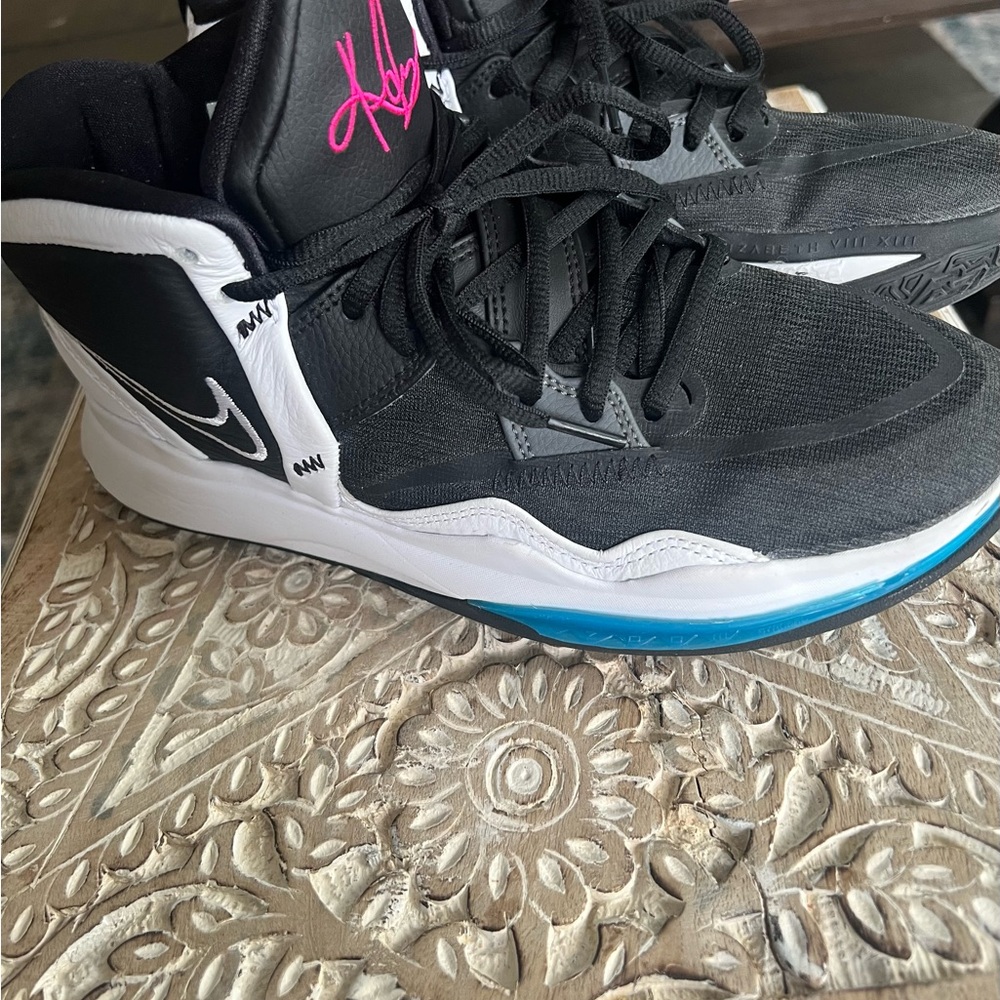 Nike kyrie infinity south beach basketball in great condition